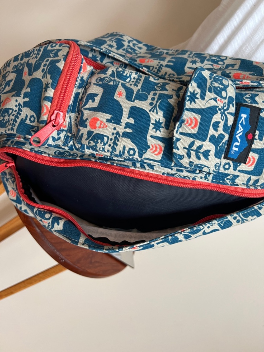 Kavu fable retired Teal, Cream animal bear horse fox  Patterned Sling Belt Bag - Picture 3 of 9